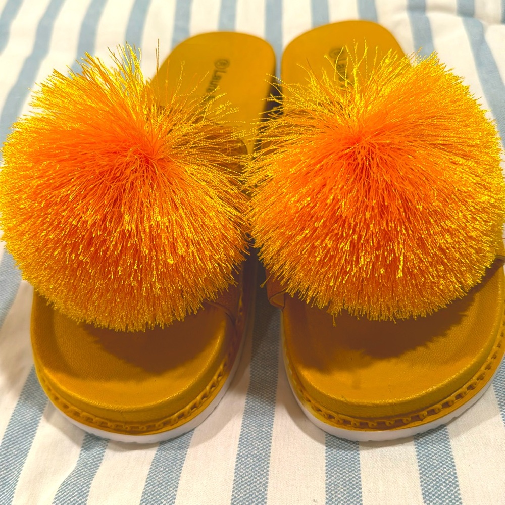 Italian slippers, yellow color, brand new with pompoms